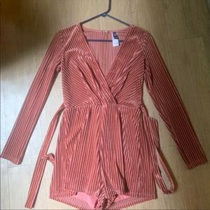 Windsor long sleeve dusty rose mauve pink velvet ribbed wrap romper | Size Small